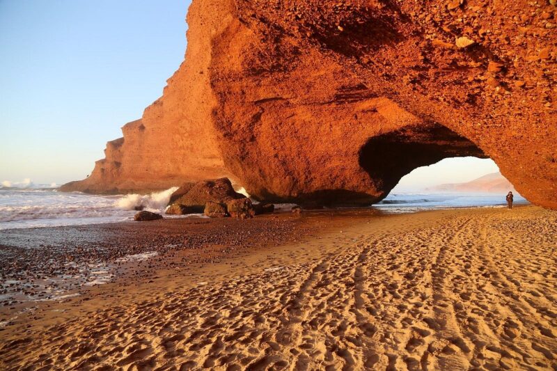 Excursion Legzira Tiznit – Arches rouges & artisanat berbère