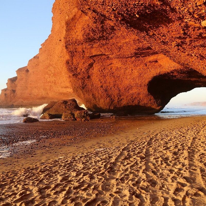 Excursion Legzira Tiznit – Arches rouges & artisanat berbère